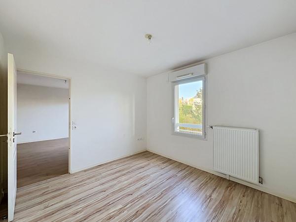 A LOUER T2 41.53 m² récent avec balcon et parking (CHAUFFAGE ET EAU INCLUS)