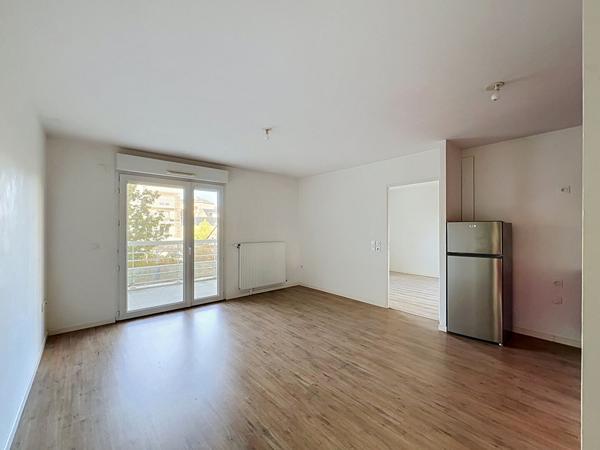 A LOUER T2 41.53 m² récent avec balcon et parking (CHAUFFAGE ET EAU INCLUS)