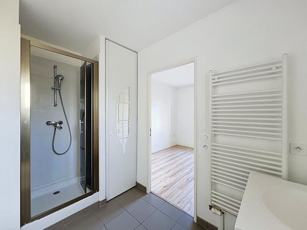 A LOUER T2 41.53 m² récent avec balcon et parking (CHAUFFAGE ET EAU INCLUS)