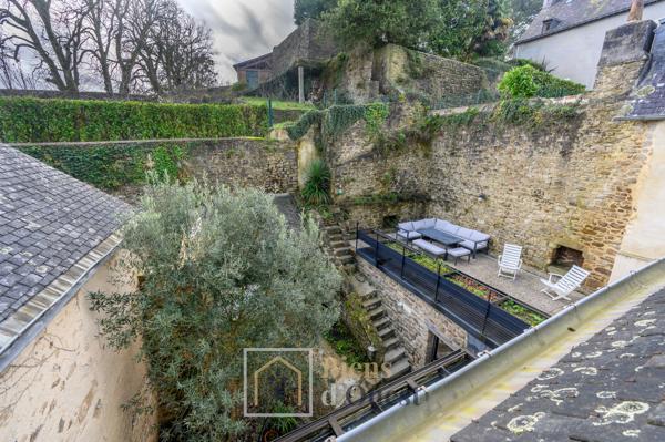 Maison du XVII Coeur historique Auray 4 chambres jardin/garage