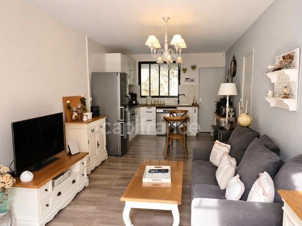 Appartement T2 avec espace bureau – 43,61 m² – Cœur de Roquevaire
