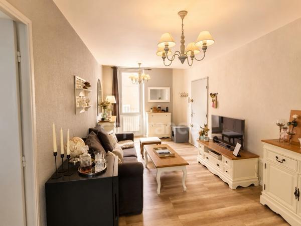 Appartement T2 avec espace bureau – 43,61 m² – Cœur de Roquevaire