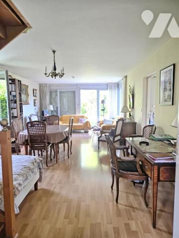Maison semi mitoyenne sur deux niveaux proche du centre ville de LONS-LE-SAUNIER.
