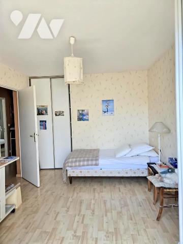 Maison semi mitoyenne sur deux niveaux proche du centre ville de LONS-LE-SAUNIER.