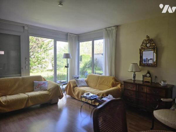 Maison semi mitoyenne sur deux niveaux proche du centre ville de LONS-LE-SAUNIER.