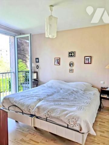 Maison semi mitoyenne sur deux niveaux proche du centre ville de LONS-LE-SAUNIER.