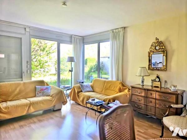 Maison semi mitoyenne sur deux niveaux proche du centre ville de LONS-LE-SAUNIER.