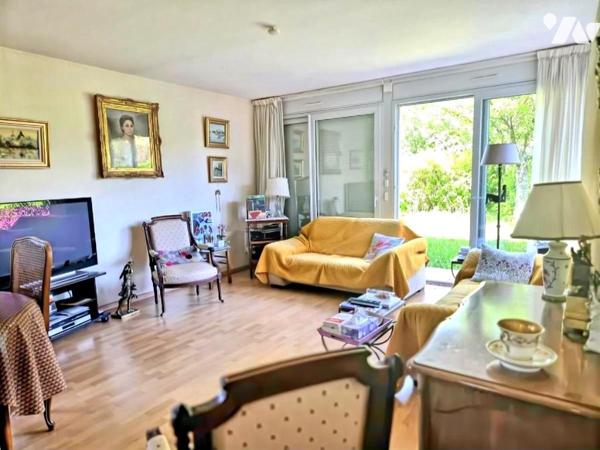 Maison semi mitoyenne sur deux niveaux proche du centre ville de LONS-LE-SAUNIER.