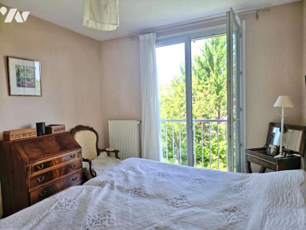 Maison semi mitoyenne sur deux niveaux proche du centre ville de LONS-LE-SAUNIER.