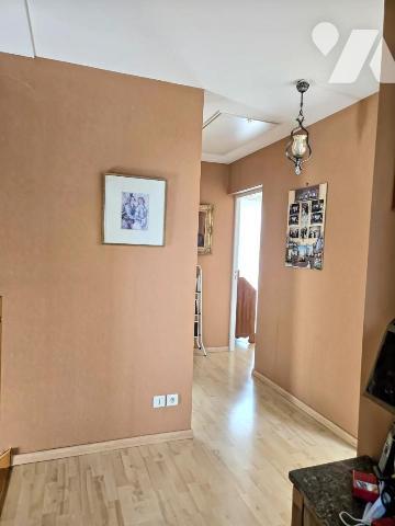 Maison semi mitoyenne sur deux niveaux proche du centre ville de LONS-LE-SAUNIER.
