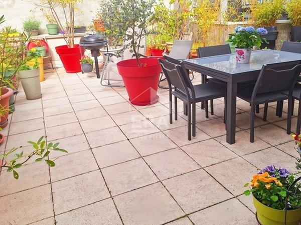 Charmant triplex lumineux avec terrasse  garage et buanderie