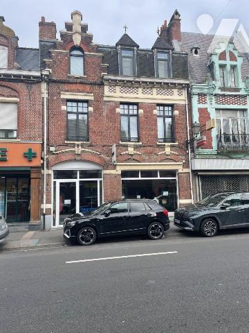 A VENDRE sur BAILLEUL dans le Nord (59) : IMMEUBLE MIXTE LOCAL COMMERCIAL ET HABITATION - CENTR...