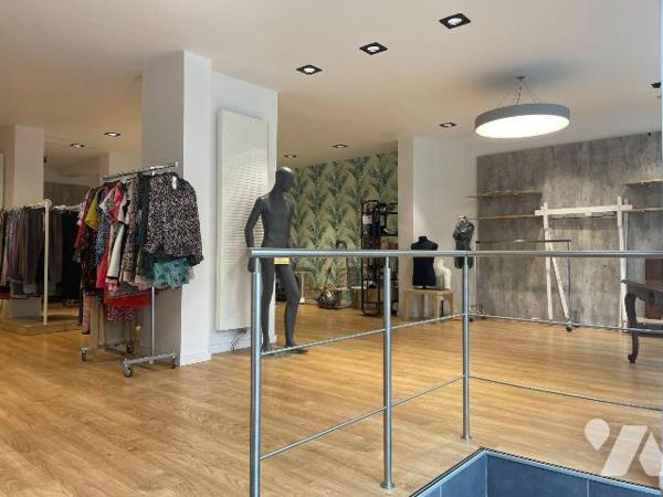 A VENDRE sur BAILLEUL dans le Nord (59) : IMMEUBLE MIXTE LOCAL COMMERCIAL ET HABITATION - CENTR...