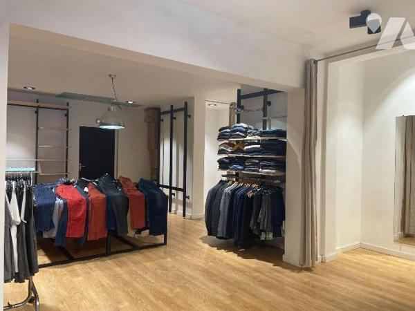 A VENDRE sur BAILLEUL dans le Nord (59) : IMMEUBLE MIXTE LOCAL COMMERCIAL ET HABITATION - CENTR...