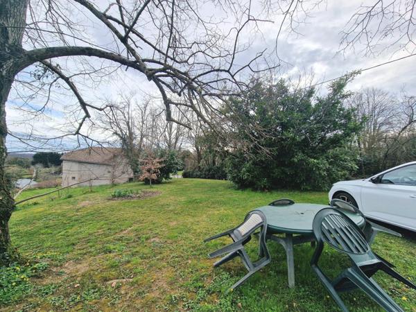 Charmant ensemble immobilier lumineux avec vue imprenable sur les Pyrénées, idéal pour un projet touristique ou personnel