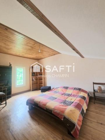 Charmant ensemble immobilier lumineux avec vue imprenable sur les Pyrénées, idéal pour un projet touristique ou personnel