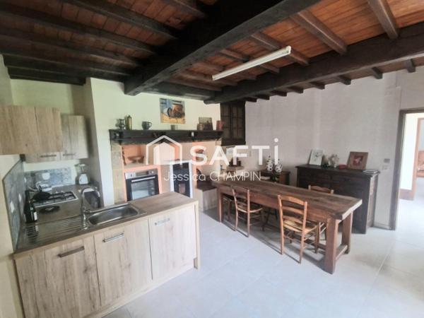 Charmant ensemble immobilier lumineux avec vue imprenable sur les Pyrénées, idéal pour un projet touristique ou personnel