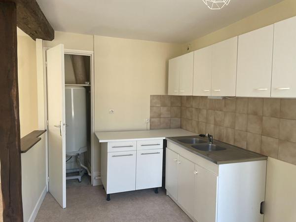 Appartement hyper centre ville de Provins  deux pieces / gare a pied