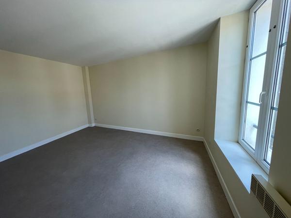 Appartement hyper centre ville de Provins  deux pieces / gare a pied