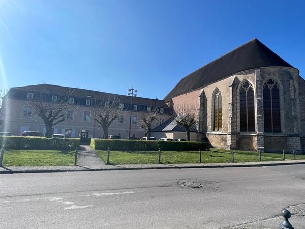 Appartement hyper centre ville de Provins  deux pieces / gare a pied