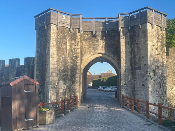 Appartement hyper centre ville de Provins  deux pieces / gare a pied