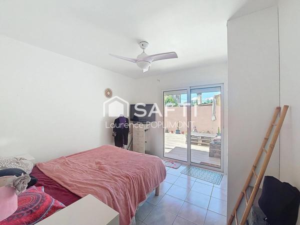 Maison de plain-pied , conformes aux normes PMR,  piscine, garage et atelier