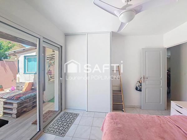 Maison de plain-pied , conformes aux normes PMR,  piscine, garage et atelier