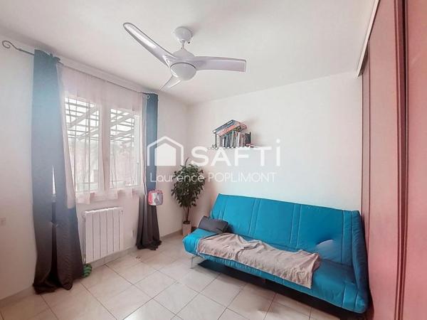 Maison de plain-pied , conformes aux normes PMR,  piscine, garage et atelier