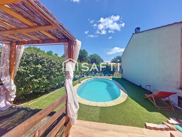 Maison de plain-pied , conformes aux normes PMR,  piscine, garage et atelier