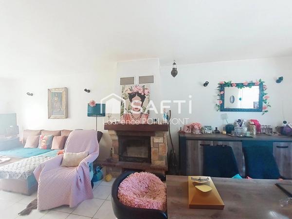 Maison de plain-pied , conformes aux normes PMR,  piscine, garage et atelier