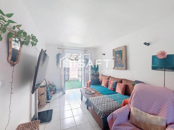 Maison de plain-pied , conformes aux normes PMR,  piscine, garage et atelier