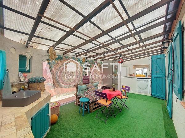 Maison de plain-pied , conformes aux normes PMR,  piscine, garage et atelier