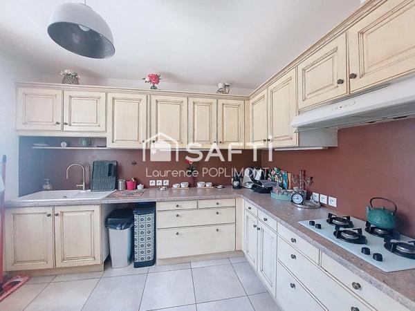 Maison de plain-pied , conformes aux normes PMR,  piscine, garage et atelier