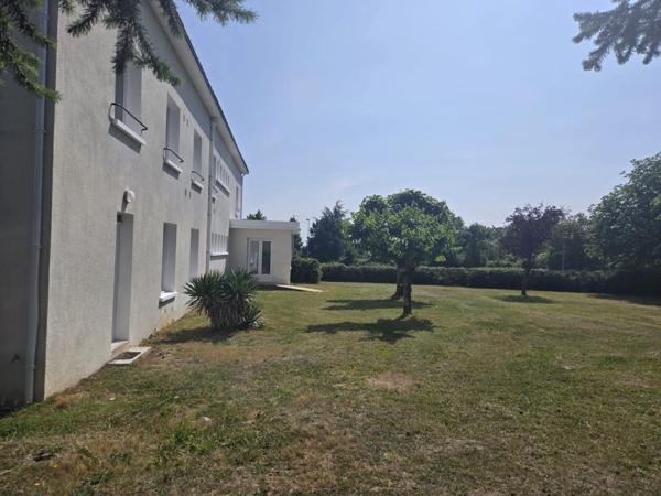 Propriété à vendre 20 pièces CHATEAU RENAULT (37)