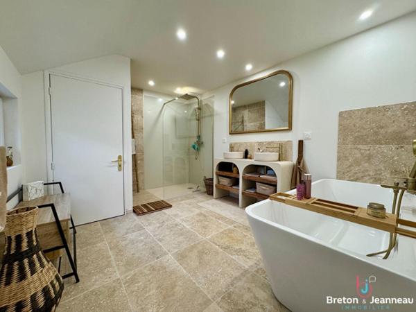 Longère en pierres rénovée à Argentré