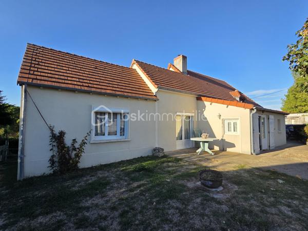Jolie Maison de village de 88 m² à Vaux d’Amognes

Amoureux des jolis coins de campagne, sur la commune de Vaux d’Amognes, nous vous présentons cette magnifique maison de village de 88 m² habitables, implantée sur un terrain de 1 360 m². Elle propose 4 pièces dont 2 chambres, réparties comme suit : une entrée avec cuisine, un salon, un séjour, deux chambres, un bureau et une salle d’eau, complétés par un garage.
L’entrée dessert une cuisine aménagée, ouverte sur un salon de 28 m². Le salon dessert un séjour de 14 m², un bureau, ainsi qu’une salle d’eau avec wc, le séjour dessert une chambre de 15m², le bureau mène à une seconde chambre de 9m².

Elle dispose d’huisseries en PVC double vitrage avec volets roulants motorisés ou volets standards en PVC, ainsi que d’un double mode de chauffage, pompe à chaleur air-air et un poêle à bois, ainsi qu'un ballon production d’eau chaude. Cette maison bénéficie d’un bon diagnostic de performance énergétique en classe C (donc économique) et d’une émission de gaz à effet de serre en classe A (donc écologique). Les sols sont en linoléum, en tomette, en carrelage (salle d'eau) et en parquet et moquette(chambres). Sa toiture est en tuiles plates en terre cuite. 
Côté assainissement, la maison est équipée d’une fosse septique.

Côté extérieur, profitez d’un garage de 15 m², d’une dépendance, d’une petite terrasse, ainsi que d’un terrain de 1 360 m², en pleine campagne.

Les plus de cette maison : sa situation en pleine campagne,, son terrain de 1 360 m², son salon de 28 m², son garage de 15 m², sa dépendance, ainsi que son double mode de chauffage, pompe à chaleur air-air et poêle à bois.

Des photos supplémentaires sont disponibles sur BSK IMMOBILIER, rubrique Nos conseillers, Olivier FRESLON.
Pour tout renseignement complémentaire ou pour une visite, contactez moi au 07 62 78 13 13 .

Une maison de village au calme de la campagne, avec terrain, à découvrir sans tarder : ne passez pas à côté de cette opportunité à Vaux d’Amognes !
