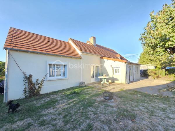 Jolie Maison de village de 88 m² à Vaux d’Amognes

Amoureux des jolis coins de campagne, sur la commune de Vaux d’Amognes, nous vous présentons cette magnifique maison de village de 88 m² habitables, implantée sur un terrain de 1 360 m². Elle propose 4 pièces dont 2 chambres, réparties comme suit : une entrée avec cuisine, un salon, un séjour, deux chambres, un bureau et une salle d’eau, complétés par un garage.
L’entrée dessert une cuisine aménagée, ouverte sur un salon de 28 m². Le salon dessert un séjour de 14 m², un bureau, ainsi qu’une salle d’eau avec wc, le séjour dessert une chambre de 15m², le bureau mène à une seconde chambre de 9m².

Elle dispose d’huisseries en PVC double vitrage avec volets roulants motorisés ou volets standards en PVC, ainsi que d’un double mode de chauffage, pompe à chaleur air-air et un poêle à bois, ainsi qu'un ballon production d’eau chaude. Cette maison bénéficie d’un bon diagnostic de performance énergétique en classe C (donc économique) et d’une émission de gaz à effet de serre en classe A (donc écologique). Les sols sont en linoléum, en tomette, en carrelage (salle d'eau) et en parquet et moquette(chambres). Sa toiture est en tuiles plates en terre cuite. 
Côté assainissement, la maison est équipée d’une fosse septique.

Côté extérieur, profitez d’un garage de 15 m², d’une dépendance, d’une petite terrasse, ainsi que d’un terrain de 1 360 m², en pleine campagne.

Les plus de cette maison : sa situation en pleine campagne,, son terrain de 1 360 m², son salon de 28 m², son garage de 15 m², sa dépendance, ainsi que son double mode de chauffage, pompe à chaleur air-air et poêle à bois.

Des photos supplémentaires sont disponibles sur BSK IMMOBILIER, rubrique Nos conseillers, Olivier FRESLON.
Pour tout renseignement complémentaire ou pour une visite, contactez moi au 07 62 78 13 13 .

Une maison de village au calme de la campagne, avec terrain, à découvrir sans tarder : ne passez pas à côté de cette opportunité à Vaux d’Amognes !