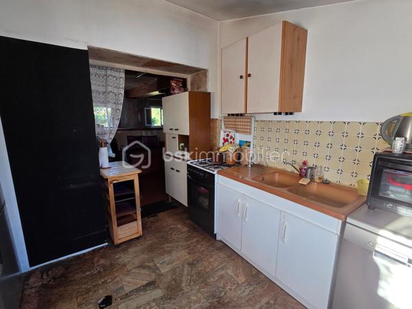 Jolie Maison de village de 88 m² à Vaux d’Amognes

Amoureux des jolis coins de campagne, sur la commune de Vaux d’Amognes, nous vous présentons cette magnifique maison de village de 88 m² habitables, implantée sur un terrain de 1 360 m². Elle propose 4 pièces dont 2 chambres, réparties comme suit : une entrée avec cuisine, un salon, un séjour, deux chambres, un bureau et une salle d’eau, complétés par un garage.
L’entrée dessert une cuisine aménagée, ouverte sur un salon de 28 m². Le salon dessert un séjour de 14 m², un bureau, ainsi qu’une salle d’eau avec wc, le séjour dessert une chambre de 15m², le bureau mène à une seconde chambre de 9m².

Elle dispose d’huisseries en PVC double vitrage avec volets roulants motorisés ou volets standards en PVC, ainsi que d’un double mode de chauffage, pompe à chaleur air-air et un poêle à bois, ainsi qu'un ballon production d’eau chaude. Cette maison bénéficie d’un bon diagnostic de performance énergétique en classe C (donc économique) et d’une émission de gaz à effet de serre en classe A (donc écologique). Les sols sont en linoléum, en tomette, en carrelage (salle d'eau) et en parquet et moquette(chambres). Sa toiture est en tuiles plates en terre cuite. 
Côté assainissement, la maison est équipée d’une fosse septique.

Côté extérieur, profitez d’un garage de 15 m², d’une dépendance, d’une petite terrasse, ainsi que d’un terrain de 1 360 m², en pleine campagne.

Les plus de cette maison : sa situation en pleine campagne,, son terrain de 1 360 m², son salon de 28 m², son garage de 15 m², sa dépendance, ainsi que son double mode de chauffage, pompe à chaleur air-air et poêle à bois.

Des photos supplémentaires sont disponibles sur BSK IMMOBILIER, rubrique Nos conseillers, Olivier FRESLON.
Pour tout renseignement complémentaire ou pour une visite, contactez moi au 07 62 78 13 13 .

Une maison de village au calme de la campagne, avec terrain, à découvrir sans tarder : ne passez pas à côté de cette opportunité à Vaux d’Amognes !