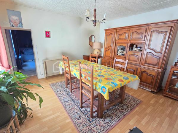 Jolie Maison de village de 88 m² à Vaux d’Amognes

Amoureux des jolis coins de campagne, sur la commune de Vaux d’Amognes, nous vous présentons cette magnifique maison de village de 88 m² habitables, implantée sur un terrain de 1 360 m². Elle propose 4 pièces dont 2 chambres, réparties comme suit : une entrée avec cuisine, un salon, un séjour, deux chambres, un bureau et une salle d’eau, complétés par un garage.
L’entrée dessert une cuisine aménagée, ouverte sur un salon de 28 m². Le salon dessert un séjour de 14 m², un bureau, ainsi qu’une salle d’eau avec wc, le séjour dessert une chambre de 15m², le bureau mène à une seconde chambre de 9m².

Elle dispose d’huisseries en PVC double vitrage avec volets roulants motorisés ou volets standards en PVC, ainsi que d’un double mode de chauffage, pompe à chaleur air-air et un poêle à bois, ainsi qu'un ballon production d’eau chaude. Cette maison bénéficie d’un bon diagnostic de performance énergétique en classe C (donc économique) et d’une émission de gaz à effet de serre en classe A (donc écologique). Les sols sont en linoléum, en tomette, en carrelage (salle d'eau) et en parquet et moquette(chambres). Sa toiture est en tuiles plates en terre cuite. 
Côté assainissement, la maison est équipée d’une fosse septique.

Côté extérieur, profitez d’un garage de 15 m², d’une dépendance, d’une petite terrasse, ainsi que d’un terrain de 1 360 m², en pleine campagne.

Les plus de cette maison : sa situation en pleine campagne,, son terrain de 1 360 m², son salon de 28 m², son garage de 15 m², sa dépendance, ainsi que son double mode de chauffage, pompe à chaleur air-air et poêle à bois.

Des photos supplémentaires sont disponibles sur BSK IMMOBILIER, rubrique Nos conseillers, Olivier FRESLON.
Pour tout renseignement complémentaire ou pour une visite, contactez moi au 07 62 78 13 13 .

Une maison de village au calme de la campagne, avec terrain, à découvrir sans tarder : ne passez pas à côté de cette opportunité à Vaux d’Amognes !
