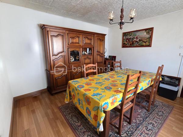 Jolie Maison de village de 88 m² à Vaux d’Amognes

Amoureux des jolis coins de campagne, sur la commune de Vaux d’Amognes, nous vous présentons cette magnifique maison de village de 88 m² habitables, implantée sur un terrain de 1 360 m². Elle propose 4 pièces dont 2 chambres, réparties comme suit : une entrée avec cuisine, un salon, un séjour, deux chambres, un bureau et une salle d’eau, complétés par un garage.
L’entrée dessert une cuisine aménagée, ouverte sur un salon de 28 m². Le salon dessert un séjour de 14 m², un bureau, ainsi qu’une salle d’eau avec wc, le séjour dessert une chambre de 15m², le bureau mène à une seconde chambre de 9m².

Elle dispose d’huisseries en PVC double vitrage avec volets roulants motorisés ou volets standards en PVC, ainsi que d’un double mode de chauffage, pompe à chaleur air-air et un poêle à bois, ainsi qu'un ballon production d’eau chaude. Cette maison bénéficie d’un bon diagnostic de performance énergétique en classe C (donc économique) et d’une émission de gaz à effet de serre en classe A (donc écologique). Les sols sont en linoléum, en tomette, en carrelage (salle d'eau) et en parquet et moquette(chambres). Sa toiture est en tuiles plates en terre cuite. 
Côté assainissement, la maison est équipée d’une fosse septique.

Côté extérieur, profitez d’un garage de 15 m², d’une dépendance, d’une petite terrasse, ainsi que d’un terrain de 1 360 m², en pleine campagne.

Les plus de cette maison : sa situation en pleine campagne,, son terrain de 1 360 m², son salon de 28 m², son garage de 15 m², sa dépendance, ainsi que son double mode de chauffage, pompe à chaleur air-air et poêle à bois.

Des photos supplémentaires sont disponibles sur BSK IMMOBILIER, rubrique Nos conseillers, Olivier FRESLON.
Pour tout renseignement complémentaire ou pour une visite, contactez moi au 07 62 78 13 13 .

Une maison de village au calme de la campagne, avec terrain, à découvrir sans tarder : ne passez pas à côté de cette opportunité à Vaux d’Amognes !