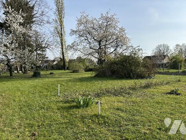 Terrain constructible d'une superficie de 1 175 m² en "L"