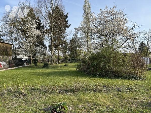 Terrain constructible d'une superficie de 1 175 m² en "L"