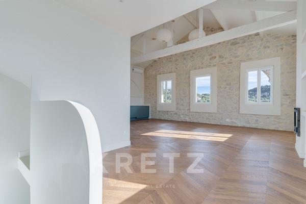 Elegante villa rénovée à pied du village