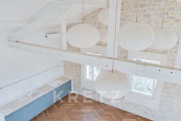 Elegante villa rénovée à pied du village