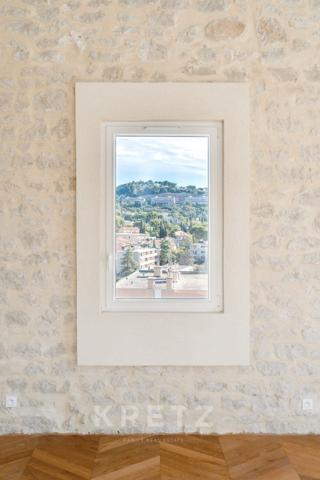 Elegante villa rénovée à pied du village