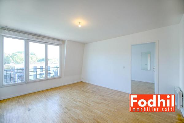 Appartement 2 pièces de 42 m² au dernier étage avec parking privé