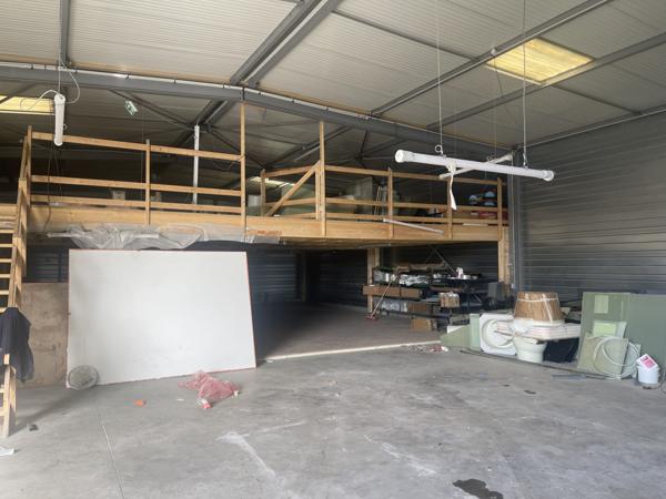 Bouloire (72440) LOCAL DOUBLE PEAU AVEC MEZZANINE 15 MN DE L AUTOROUTE LE MANS EST