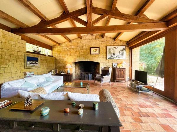 Maison ancienne - Sarlat-la-caneda Proche SARLAT- Ensemble en pierre avec maison principale , gîte, dépendances, et piscine sur 1H8 de terrain