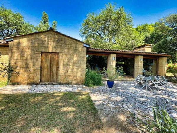 Maison ancienne - Sarlat-la-caneda Proche SARLAT- Ensemble en pierre avec maison principale , gîte, dépendances, et piscine sur 1H8 de terrain