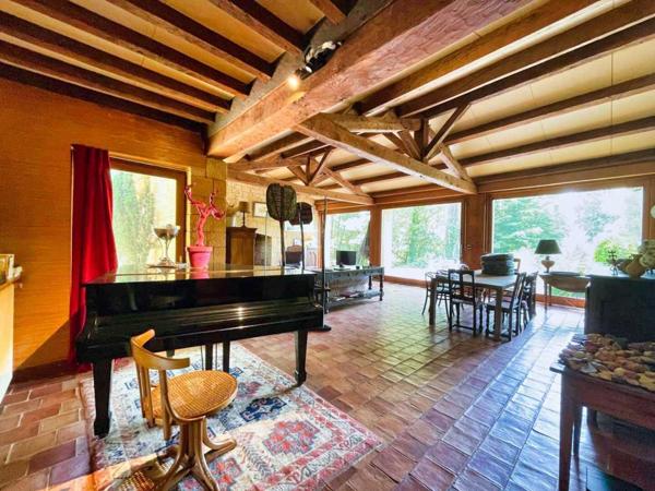 Maison ancienne - Sarlat-la-caneda Proche SARLAT- Ensemble en pierre avec maison principale , gîte, dépendances, et piscine sur 1H8 de terrain